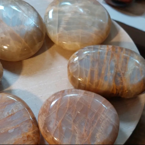 Peach Moonstone Palm Stones - Picture 4 of 8